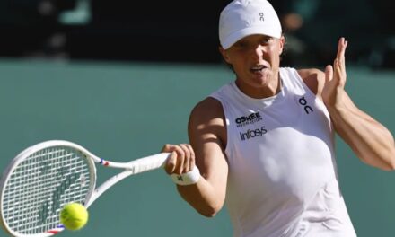 Swiatek pisa su primera final de Wimbledon