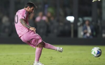 Messi hila 5to partido con múltiples goles y Miami rompe racha invicta de Nashville al vencerlo 2-1