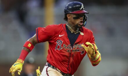 Albies dispara jonrón de 3 carreras, Acuña brilla a la defensiva y Bravos vencen 7-3 a Yankees