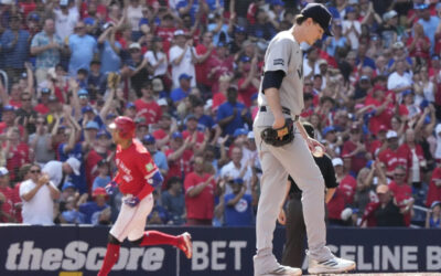Springer impulsa 7, Azulejos vencen 12-5 a Yankees y se acercan a 1 juego de la cima del Este