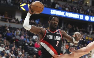 Deandre Ayton se unirá a LeBron, Luka y los Lakers