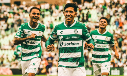 Santos golea a Pumas y triunfa en Jornada 1