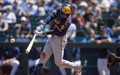 Brewers conectan 17 hits y vencen 10-2 a los Marineros mientras líder jonronero Raleigh descansa