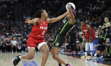 Sin Clark, las Fever superan a Lynx por 74-59 y ganan la Copa del Comisionado de la WNBA