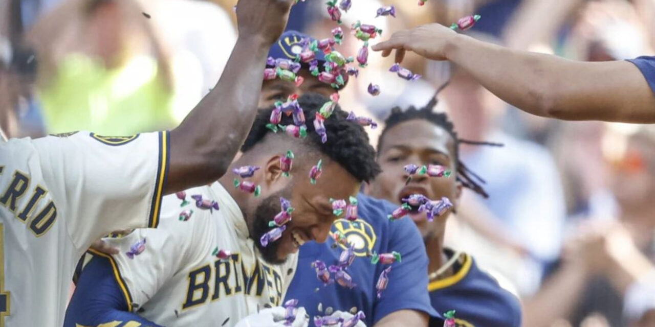 Chourio impulsa carrera del triunfo en la 10ma; Cerveceros barren a Dodgers por primera vez en casa