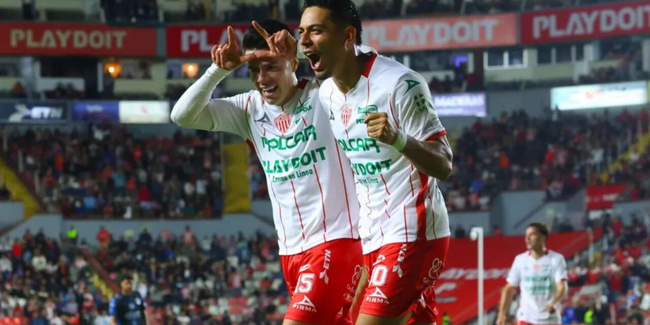 Necaxa consigue su primer triunfo con Gago, vencieron a Gallos