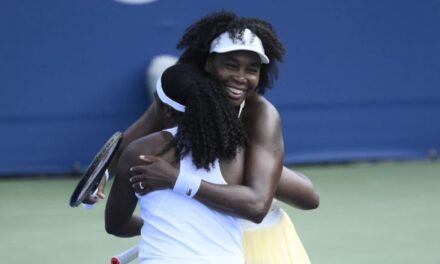 Venus Williams gana un partido de dobles en Washington en su primer torneo en más de un año