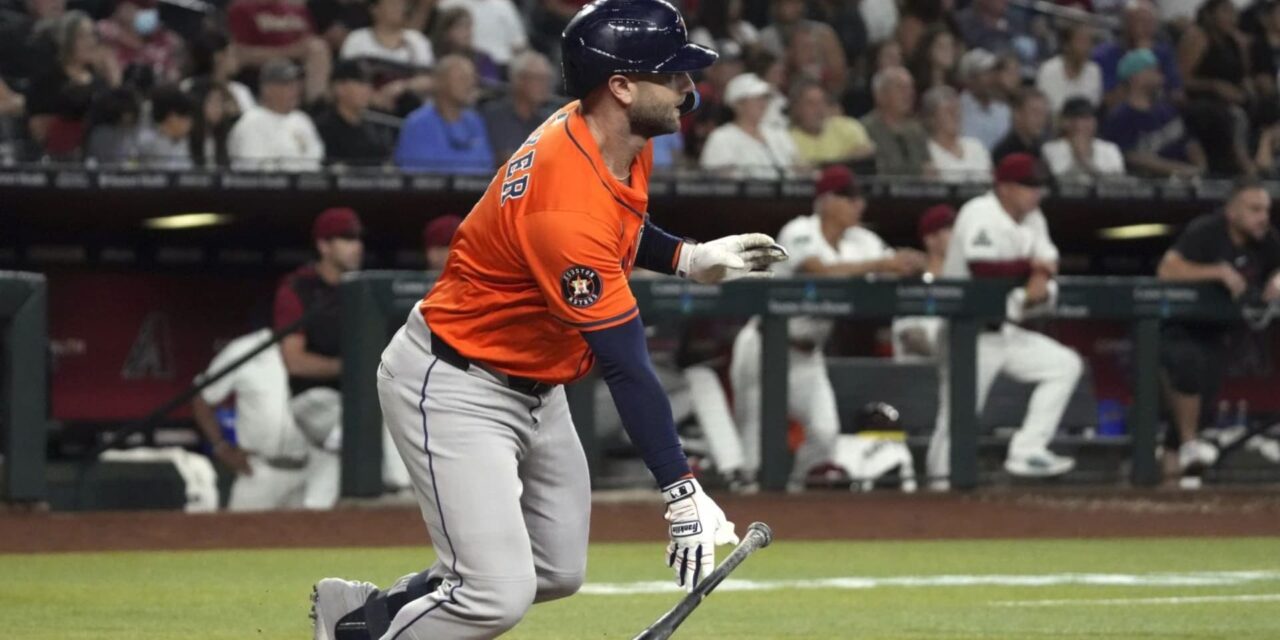 Walker impulsa carrera clave en la novena y Astros barren a Diamondbacks