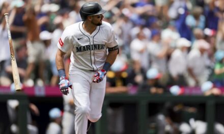Raleigh pega 34to y 35to jonrón e iguala récord de Griffey con Seattle antes de Juego de Estrellas