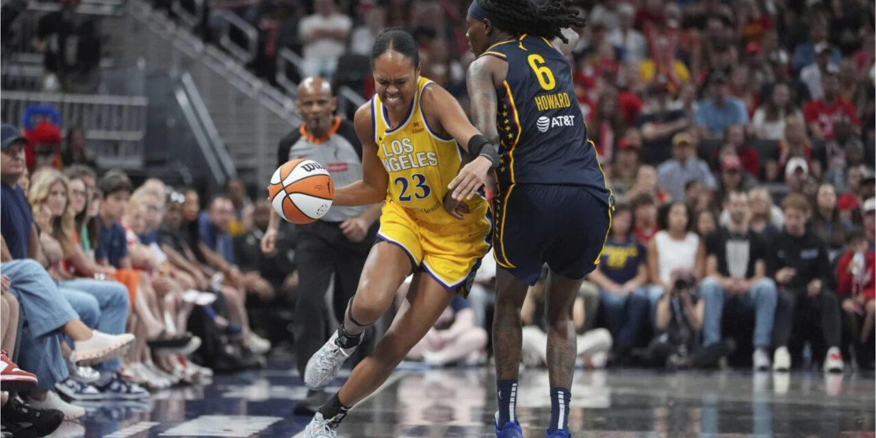 El doble-doble de Azura Stevens le da a Sparks la victoria sobre Fever por 89-87