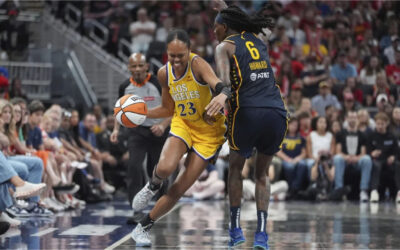 El doble-doble de Azura Stevens le da a Sparks la victoria sobre Fever por 89-87