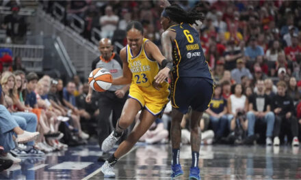 El doble-doble de Azura Stevens le da a Sparks la victoria sobre Fever por 89-87