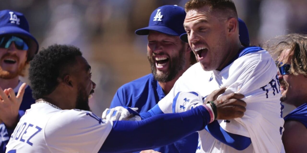 Freeman impulsa 2 carreras en el noveno y los Dodgers vencen a los Twins 4-3