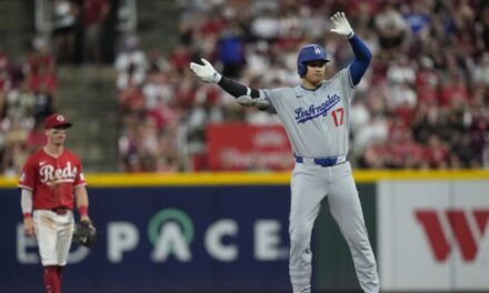 Doble de dos carreras de Ohtani extiende su racha y Dodgers derrotan 5-2 a Rojos