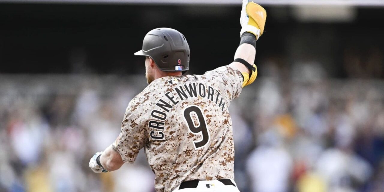 Con sencillo de Cronenworth en la 10ma, Padres superan 3-2 a Rangers
