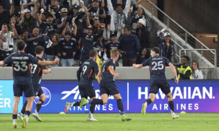El gol tardío de Ian Pilcher ayuda a San Diego a mantenerse en la cima de la Conferencia Oeste y empatar 1-1 con los Whitecaps.