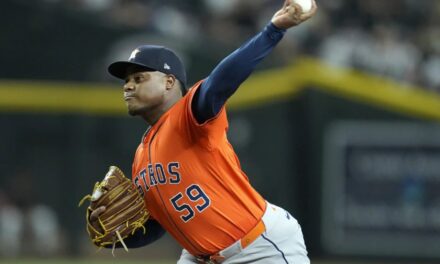 Valdez amplía su racha a 10 victorias y Astros remontan para vencer 3-1 a Diamondbacks