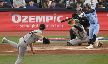 Bichette batea jonrón y Yankees cometen cuatro errores en derrota 8-4 ante los Azulejos