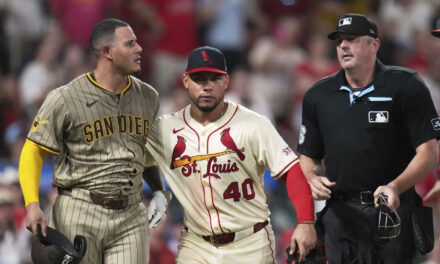 Machado logra dos hits y recibe dos golpes en la tensa victoria 3-1 de Padres sobre los Cardenales