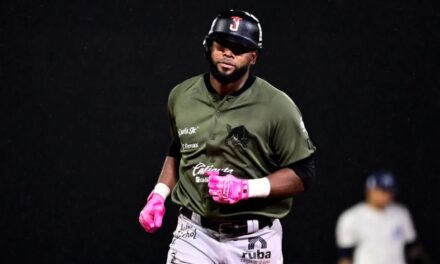 Toros de Tijuana no pudo mantener su ventaja y cayó 5-4 ante Acereros de Monclova en el primer juego de la serie