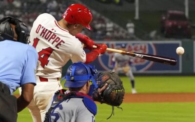 Ohtani lanza hasta la quinta entrada y conecta un triple, pero O’Hoppe impulsa a los Angels a superar a los Dodgers