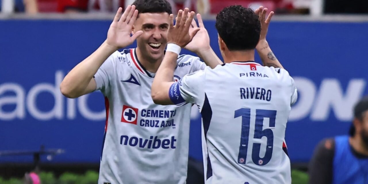 Cruz Azul gana y hunde a Chivas