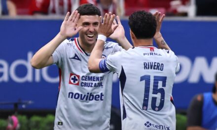 Cruz Azul gana y hunde a Chivas