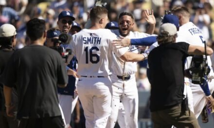 Jonrón de emergente de Smith en la novena entrada le da a los Dodgers una victoria de 5-4 sobre los Diamondbacks