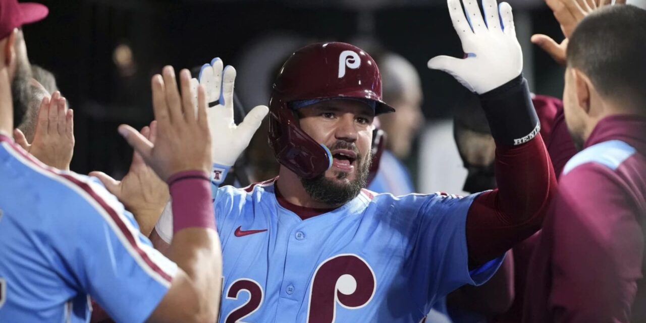 Schwarber conecta cuatro HR y logra récord en paliza de Filis 19-4 ante Bravos