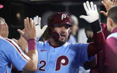 Schwarber conecta cuatro HR y logra récord en paliza de Filis 19-4 ante Bravos