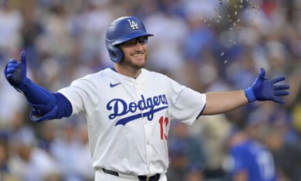 Max Muncy y Teoscar Hernández conectaron dos jonrones cada uno y lideraron a Dodgers ante Cardinals 12-6