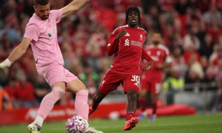 El Liverpool pierde a Frimpong un mes por lesión