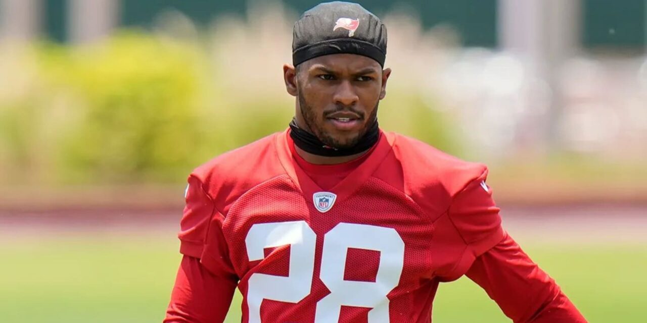 Shilo Sanders es liberado por los Buccaneers tras percance del sábado