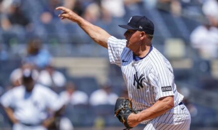 Roger Clemens regresa al Yankee Stadium, resurgen preguntas sobre incidente con Mike Piazza