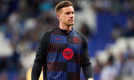 Barcelona podrá inscrubir al arquero Joan García tras confirmarse lesión prolongada de Ter Stegen