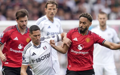 Man United sigue sin ganar en la Liga Premier tras empate en Fulham, Grealish inspira al Everton