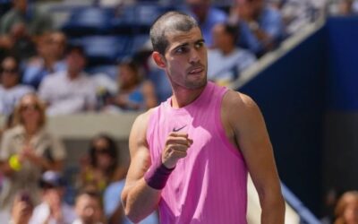 Carlos Alcaraz avanza sin contratiempos en el US Open a pesar de problema de rodilla