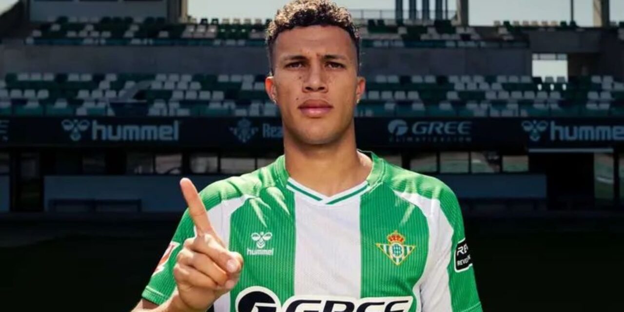 Betis presenta a Nelson Deossa 