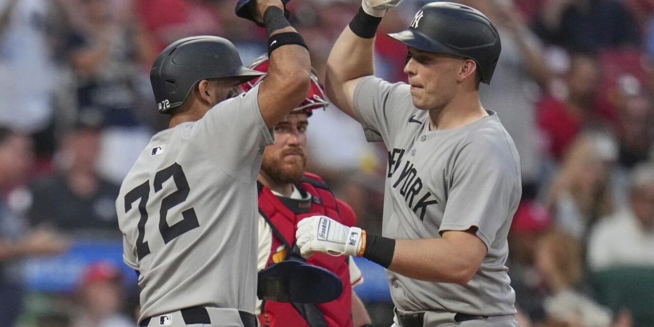 Yankees vencen a los Cardenales 12-8
