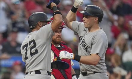 Yankees vencen a los Cardenales 12-8