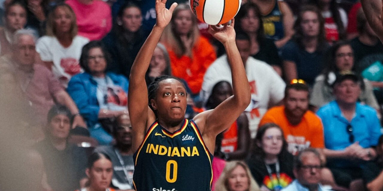 Kelsey Mitchell anota 38 puntos, Fever remonta un déficit de 21 puntos y vence a Sun 99-93 en tiempo extra
