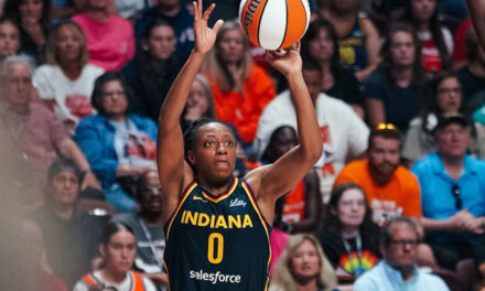 Kelsey Mitchell anota 38 puntos, Fever remonta un déficit de 21 puntos y vence a Sun 99-93 en tiempo extra