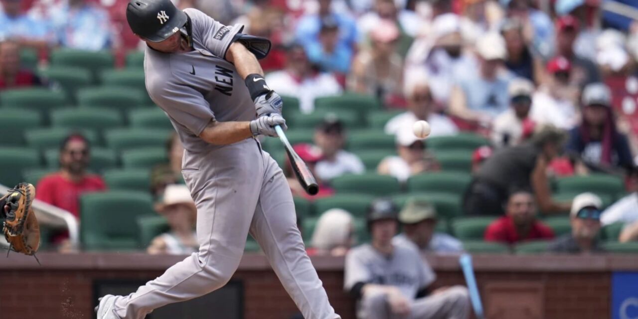 Bellinger y Goldschmidt ayudan a Yankees a barrer serie ante Cardenales con victoria de 8-4