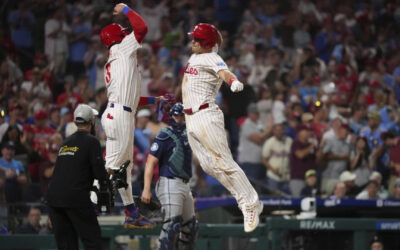 Jonrones de Realmuto, Schwarber y Stott guían a Filis a victoria 6-4 sobre Marineros