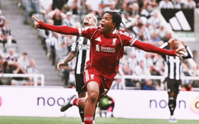 Rio Ngumoha, de 16 años, anota gol agónico para que Liverpool gane 3-2 a un Newcastle con 10 hombres