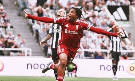 Rio Ngumoha, de 16 años, anota gol agónico para que Liverpool gane 3-2 a un Newcastle con 10 hombres