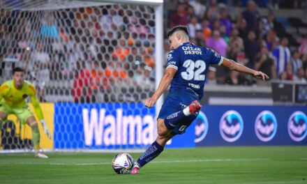 Tuzos cumple ganando a Houston