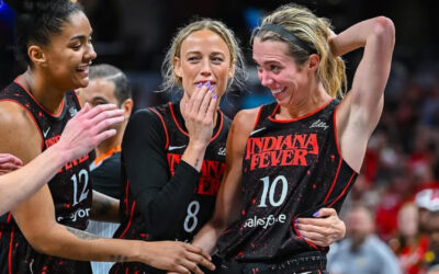 Mitchell anota 26 puntos y lidera a las Fever, plagadas de lesiones, a victoria sobre Chicago