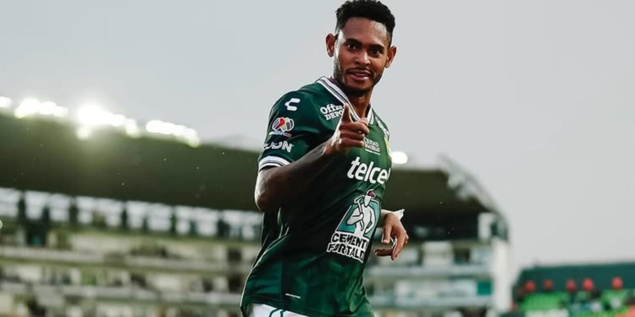 León golea a un débil Gallos