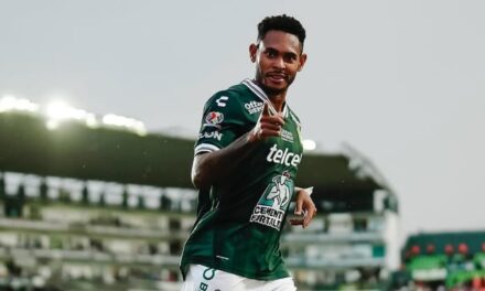 León golea a un débil Gallos